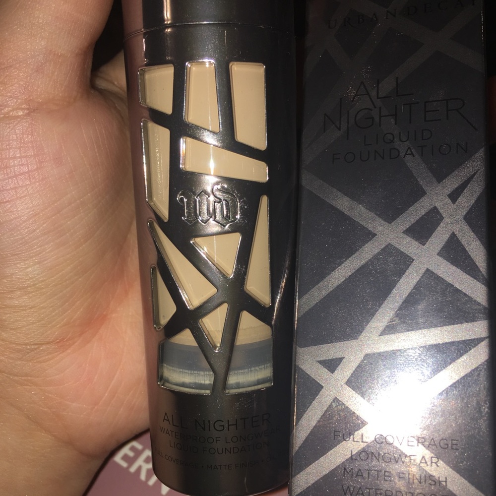 Urban Decay all nighter foundation in 2.0