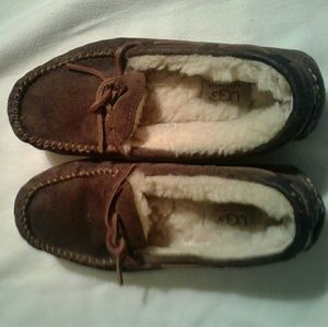 Uggs mocassin size 6