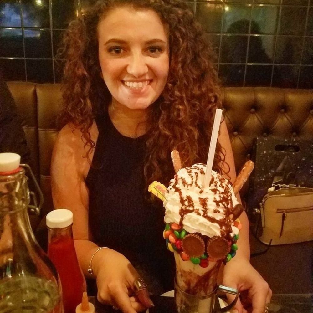 Meet your Posher, Lara