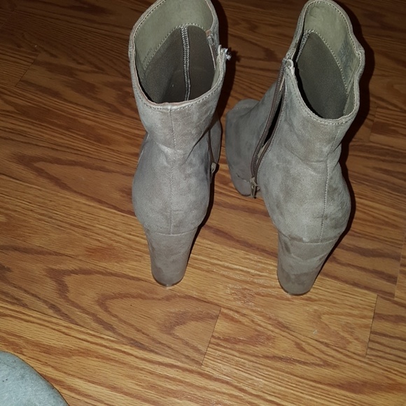 Just Fab peep toe boots w/heels - Picture 2 of 5