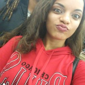 Meet your Posher, Raeven