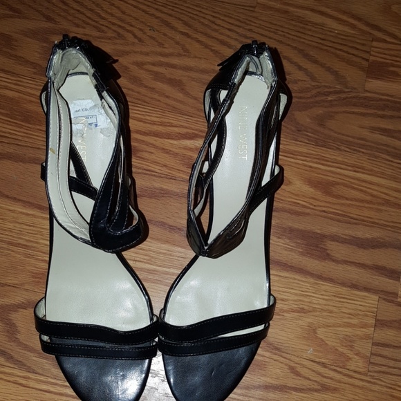 Black heeled sandals - Picture 2 of 5