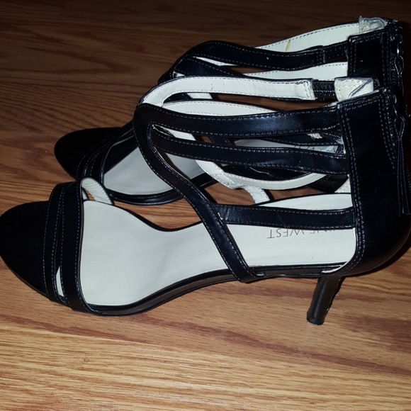 Black heeled sandals - Picture 3 of 5