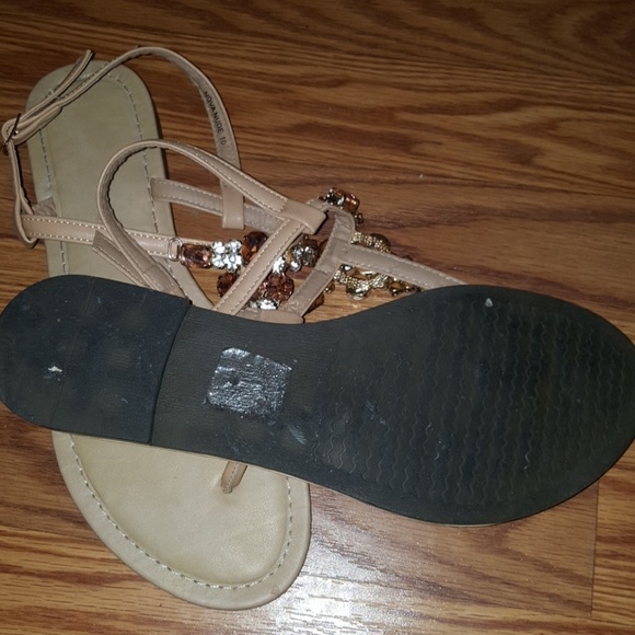 Nude Jeweled thong sandals - Picture 2 of 2