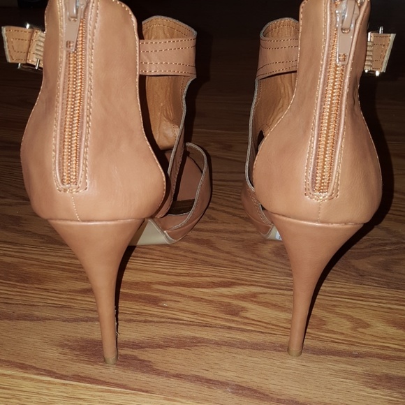 Tan heeled sandals - Picture 5 of 5