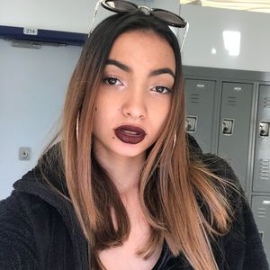 Meet your Posher, Alexia