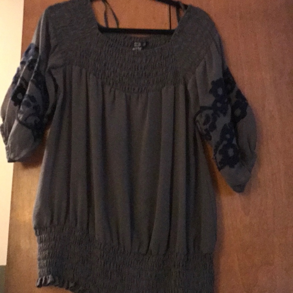 Gray crepe top