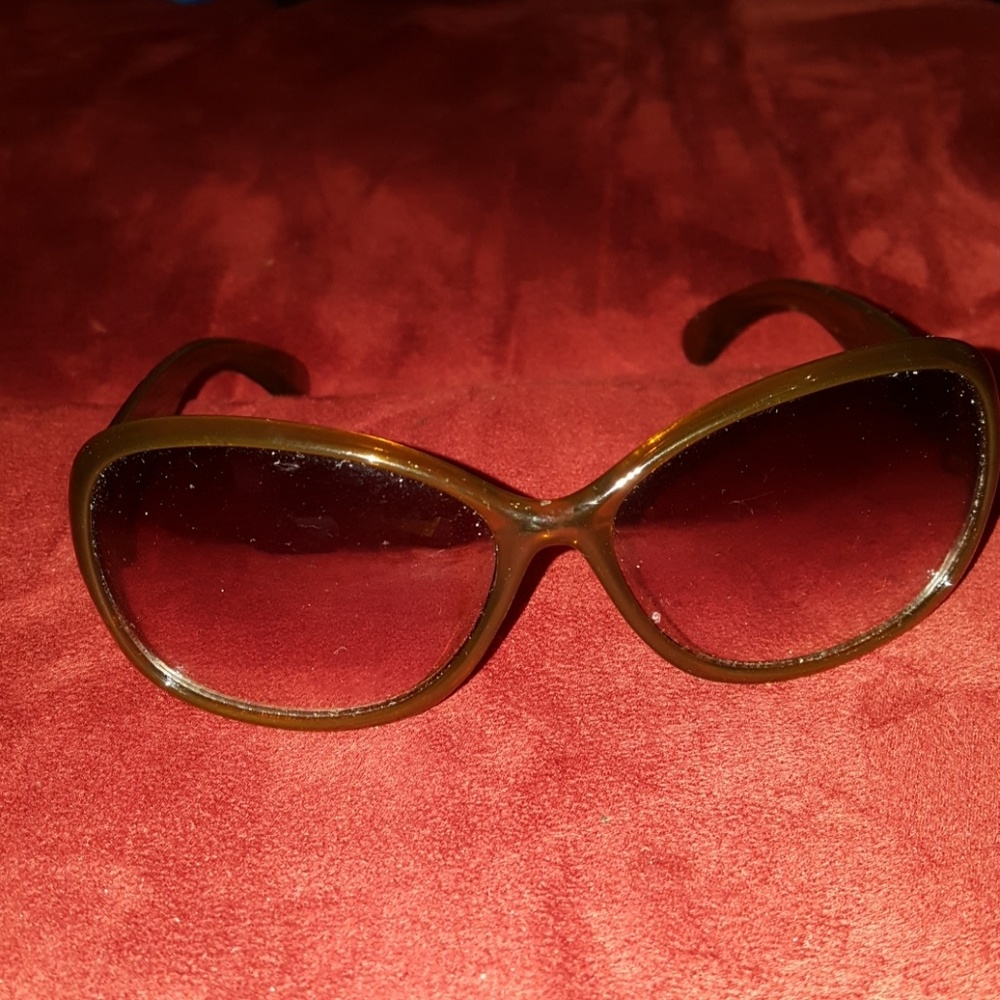 Brown sunglasses