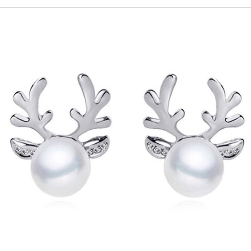 💕 Reindeer pearl earrings 💕