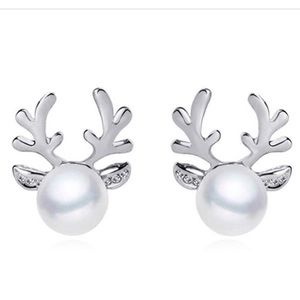 💕 Reindeer pearl earrings 💕