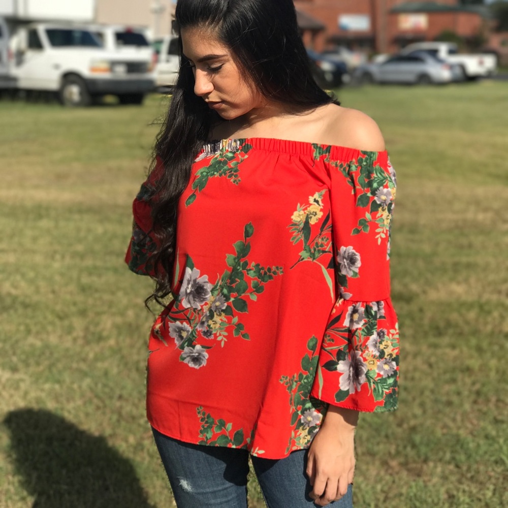 ❌SOLD❌ Off the shoulder Top
