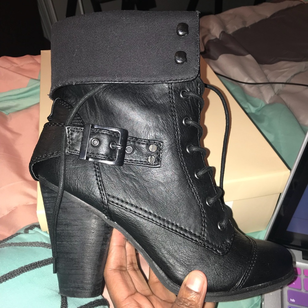 ***BAKERS BLACK HEELED BOOTS***