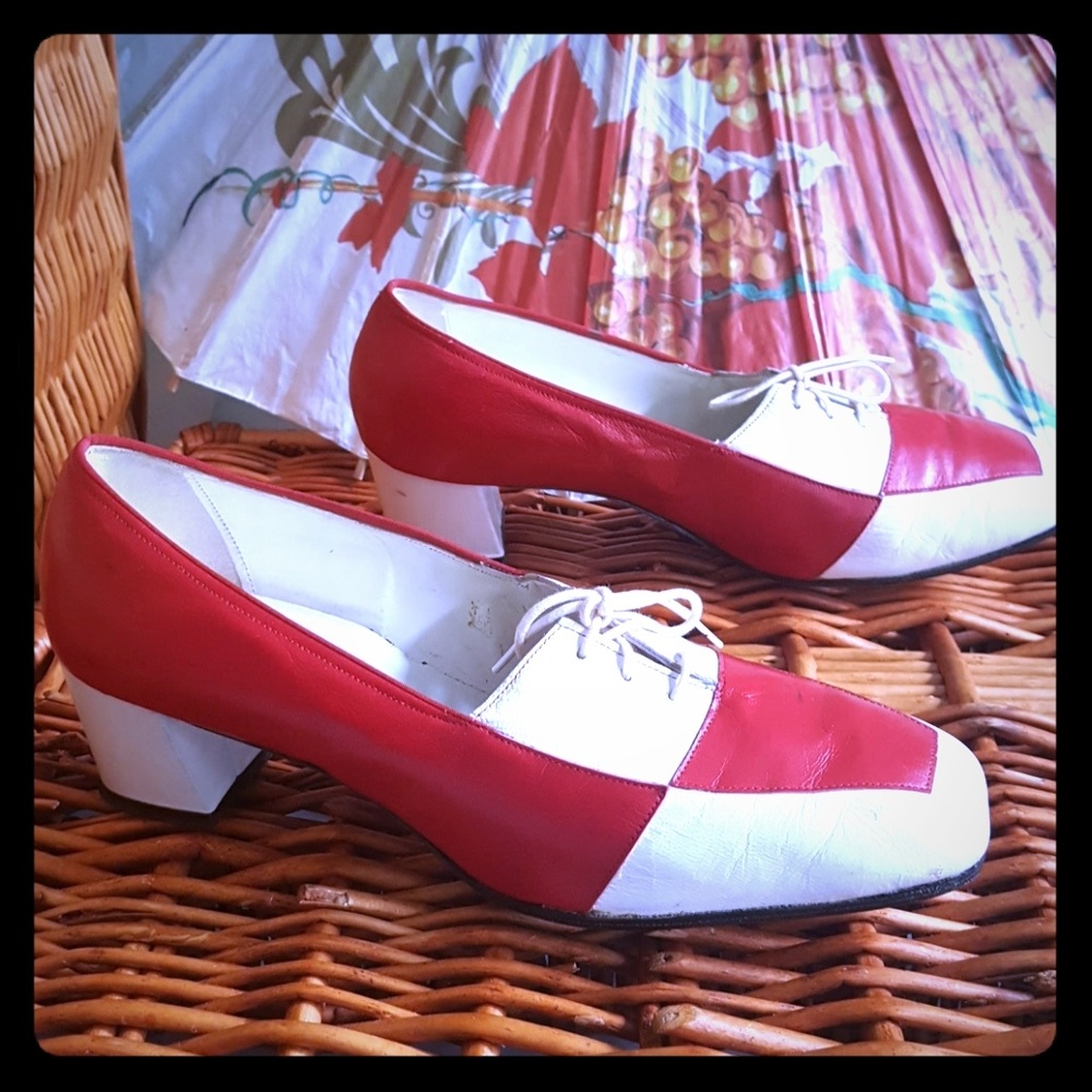 The Coward Shoe vintage 8.5 D