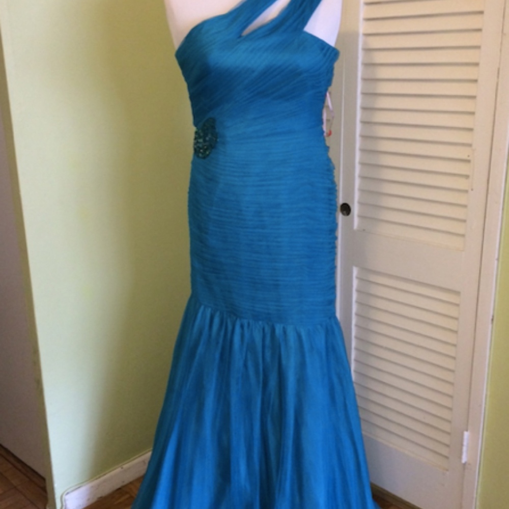 *DONATED* Monique Lhuillier Turquoise Gown, 14