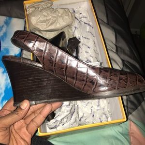 **AVENUE PURCHASED BROWN PEEP-TOED WEDGES**