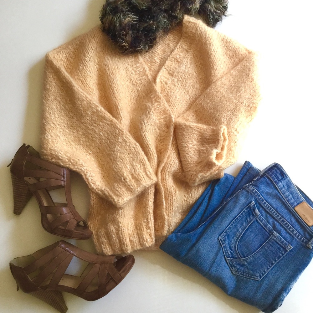 Beautiful melon colored wool sweater size S/M