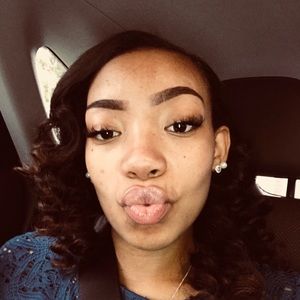 Meet your Posher, Miahtay