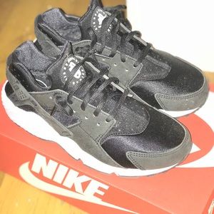 Nike huracán on sell its new