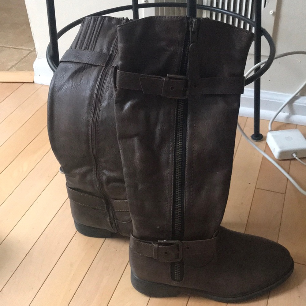 Brown boots
