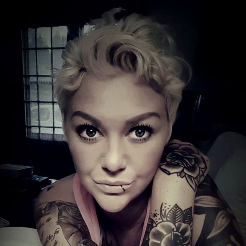 Meet your Posher, Crystal