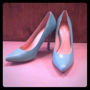 Cole Haan turquoise snakeskin leather pumps