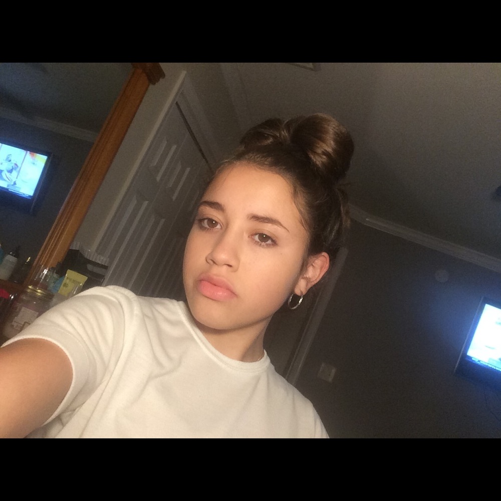 Meet your Posher, Kayla