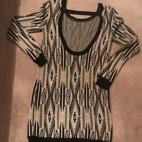 NWOT MINKPINK OPEN BACK TUNIC SWEATER SZ SM - Picture 2 of 6