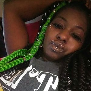 Meet your Posher, Donitra