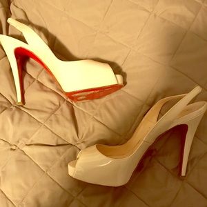 Christian Louboutin Very Prive Peeptoe Slingback