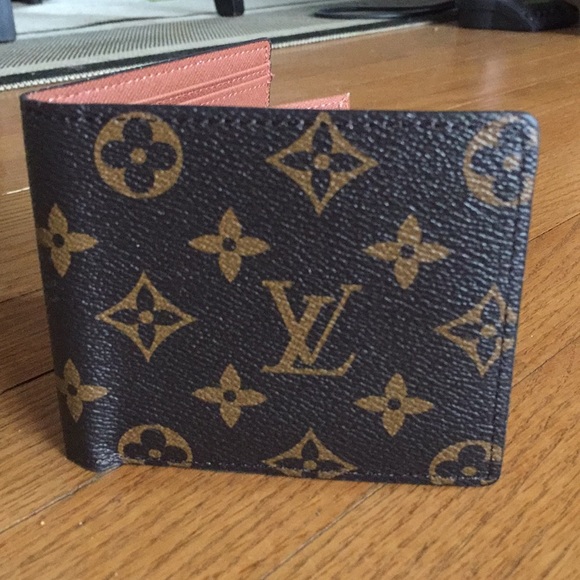 Other - Men's wallet, new in box.