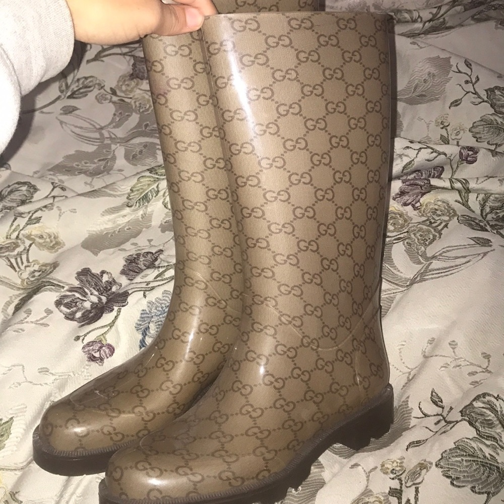 AUTHENTIC Gucci GG logo rain boots.
