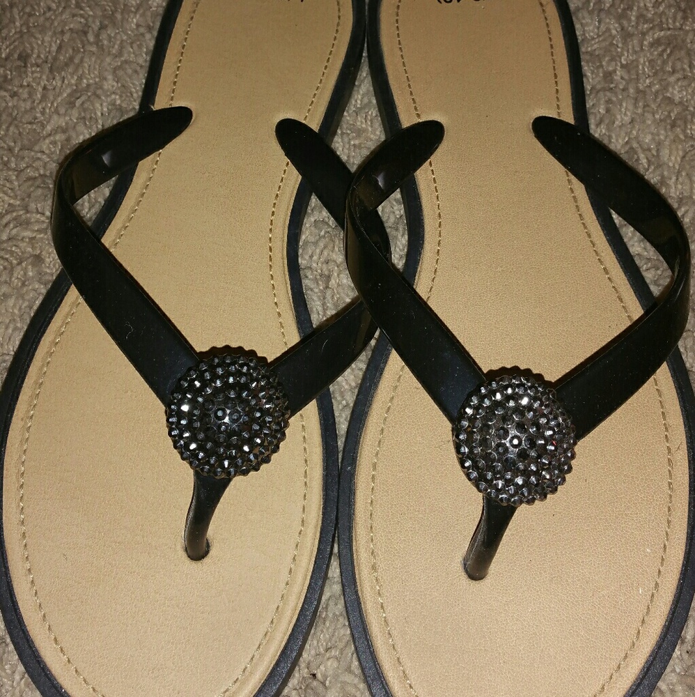 Cute dress up flip flops.