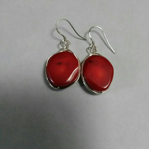 NEW Earrings - Picture 2 of 2