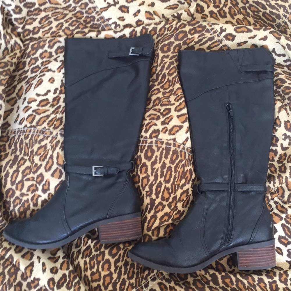 Black boots