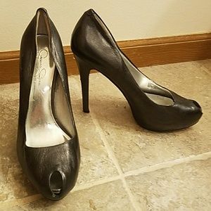 Peep toe pumps