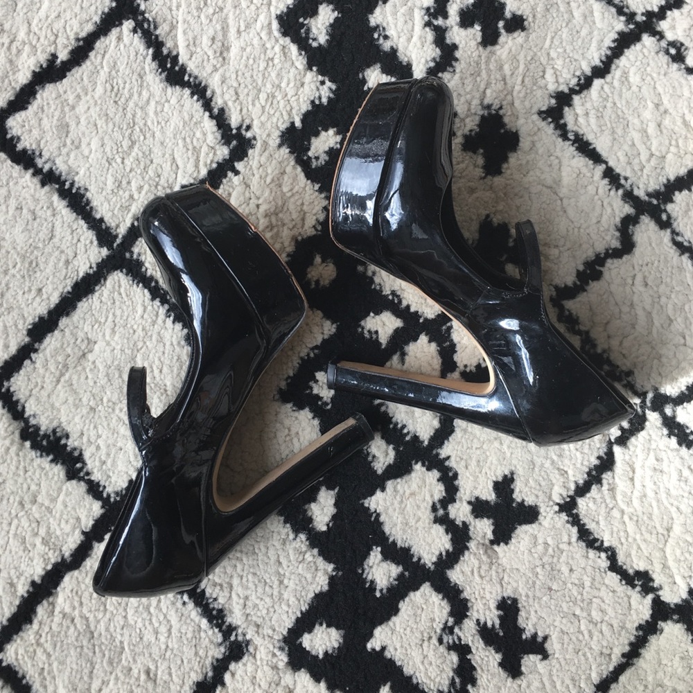 Vince Camuto, black patent Mary Janes, sz 5.5