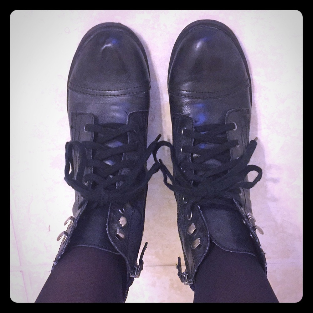 Guess size 6 combat boots in black