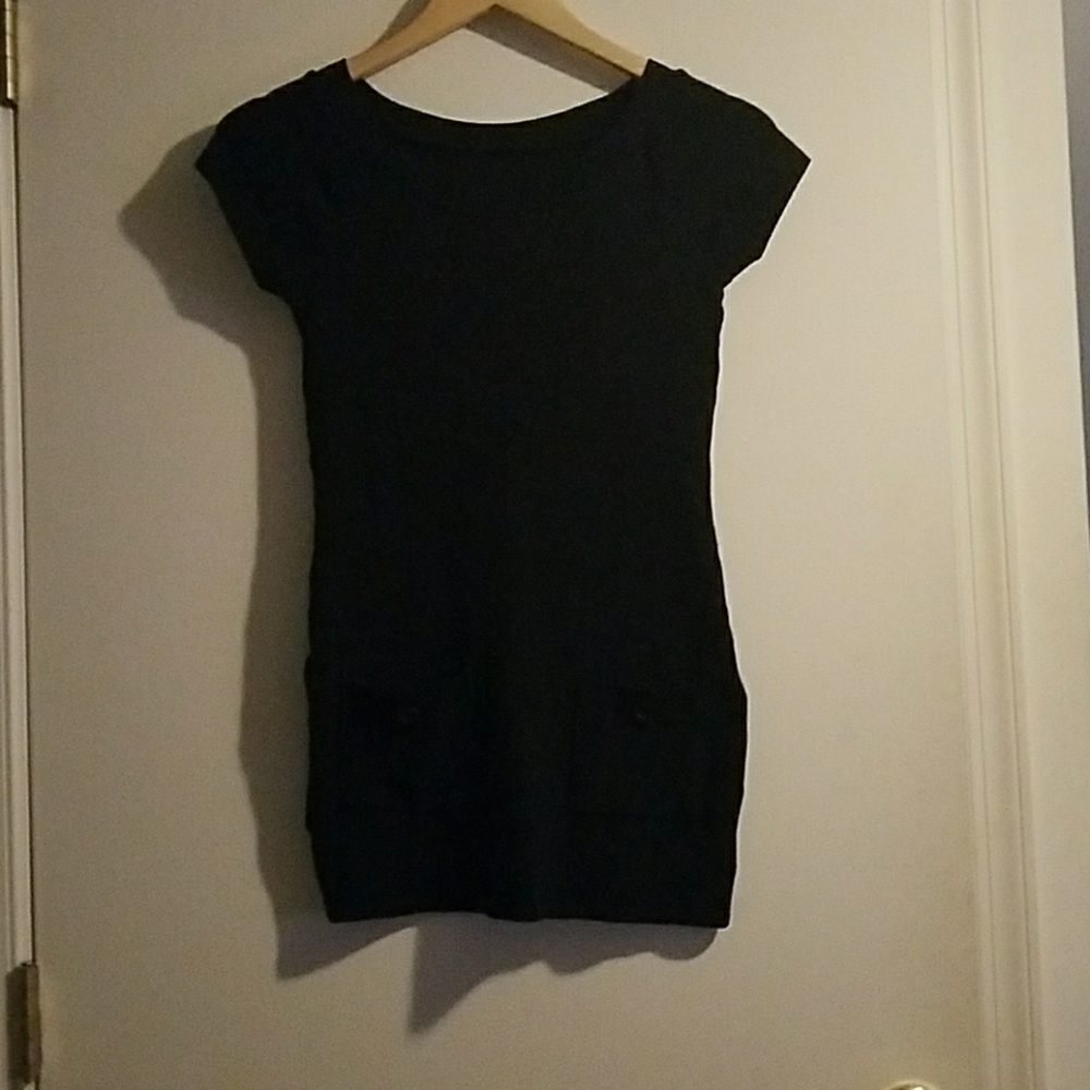 Black short sleeve top