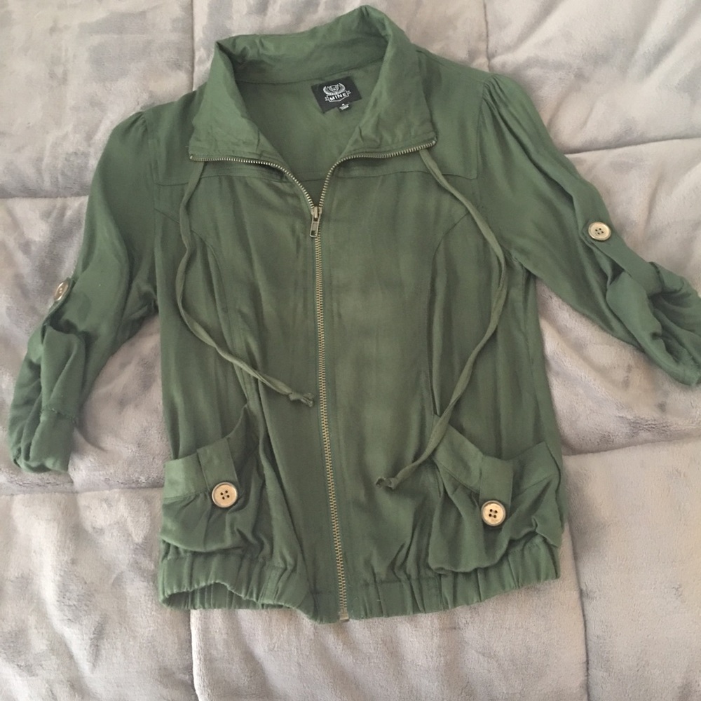 Zip up 3/4 sleeve top