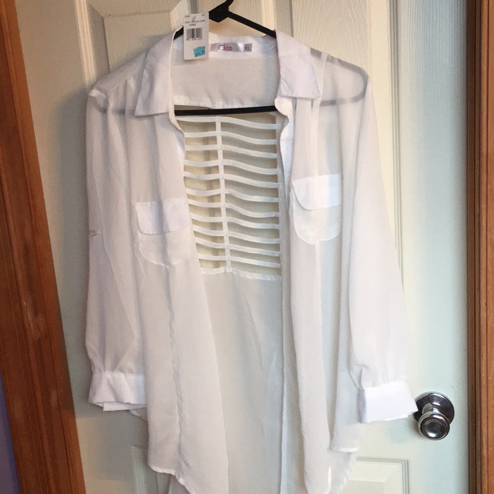 🆕✨Long Sleeve Collared White ButtonDown Blouse✨🆕