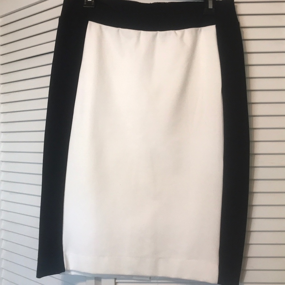 New York and Co, Black & White Sleek Pencil Skirt!