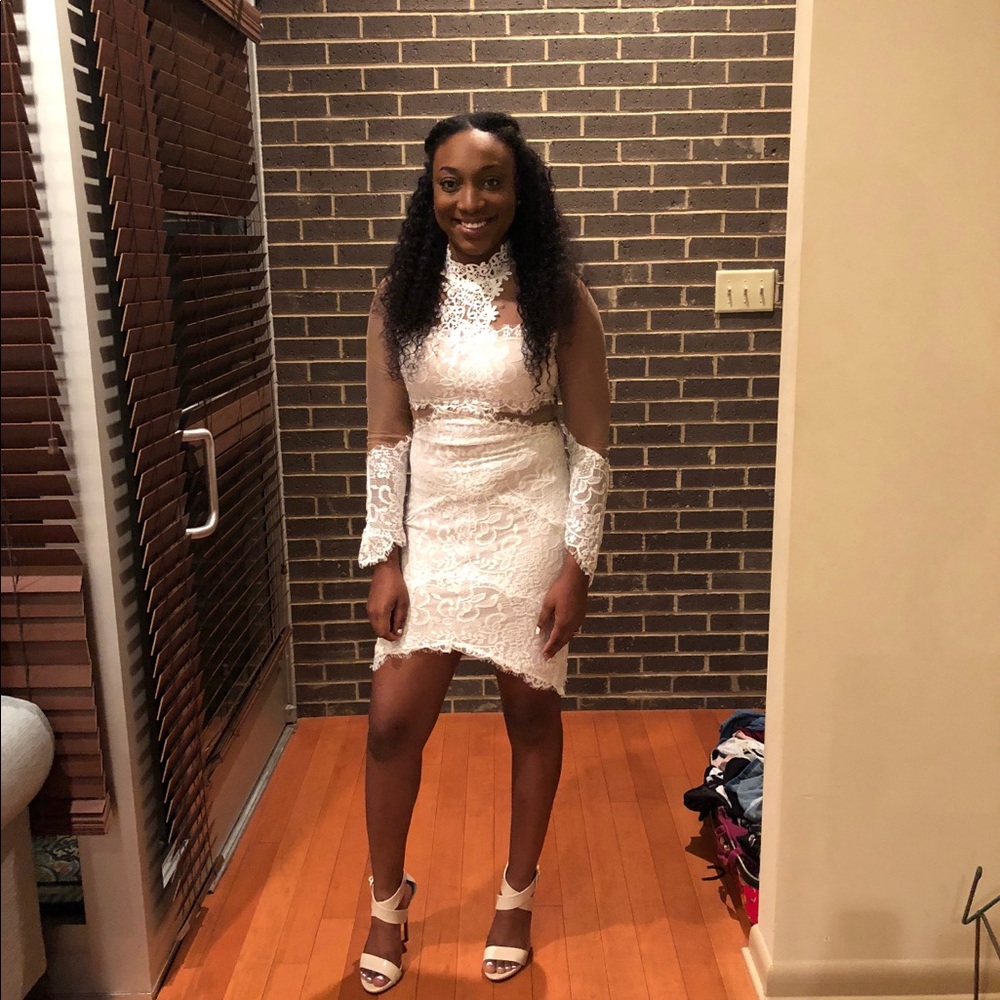 Lace white dress. Size Medium Fashion Nova