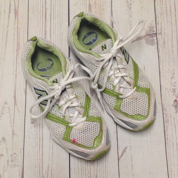 {New Balance} Women's Running Shoes - Picture 3 of 5