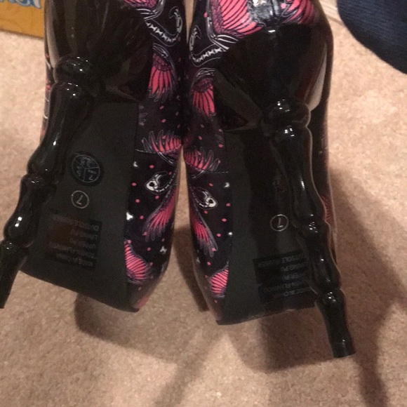 Harlequin Birds of Prey Flamingo Skeleton Stilettos Heels - Picture 3 of 5