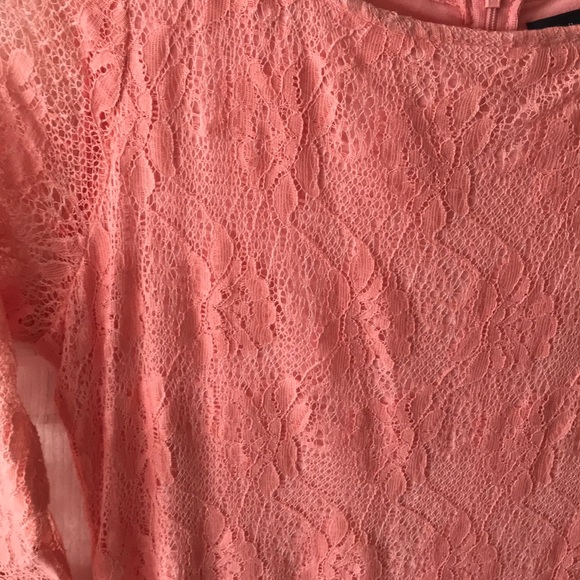 Lace dress - Picture 2 of 5