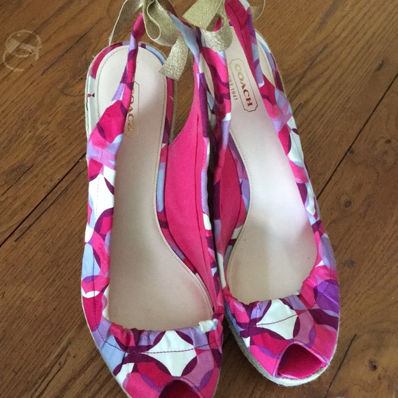 Super cute Coach - Picture 2 of 6