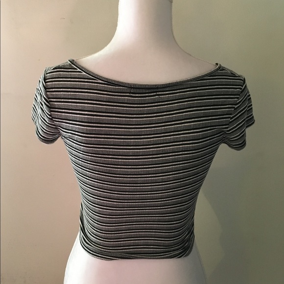 Black and White Striped Crop Top - Picture 4 of 4