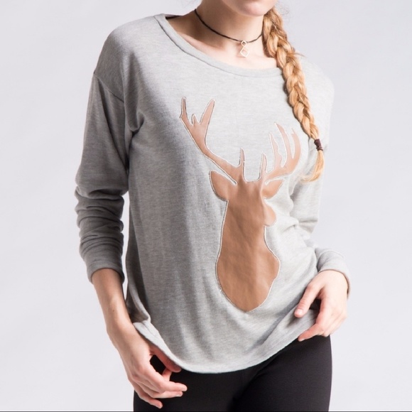 💥SALE💥Chic Holiday Sweatshirt - Picture 2 of 5