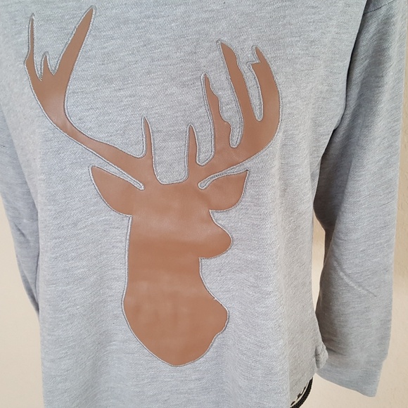 💥SALE💥Chic Holiday Sweatshirt - Picture 4 of 5