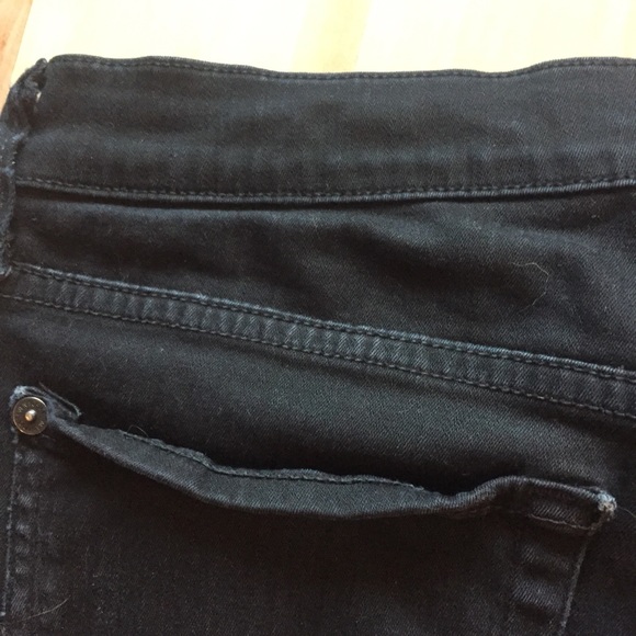 7 for all mankind the skinny!  Size 28 in black - Picture 6 of 7